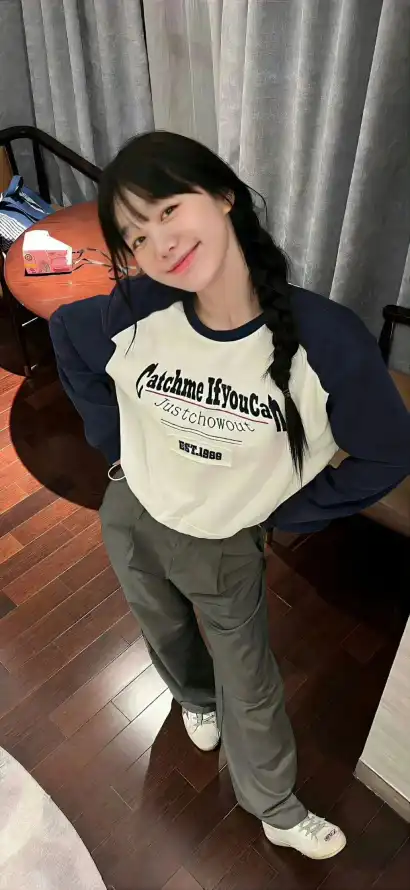 4k室内壁纸 - 微笑 - 白鞋 - 美女「哲风壁纸」