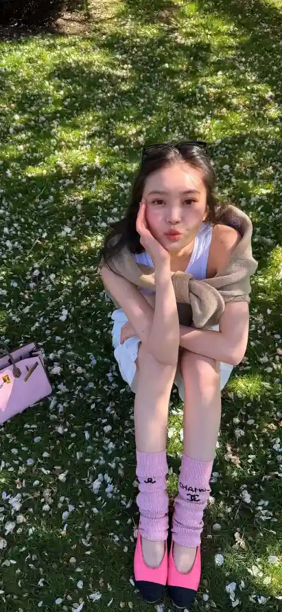 4k休闲壁纸 - 户外 - 美女 - 草地「哲风壁纸」