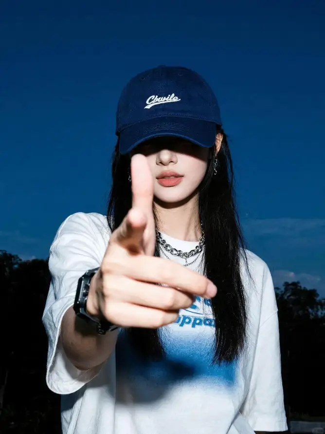 4k壁纸壁纸 - 女生 - 户外 - 手势「哲风壁纸」
