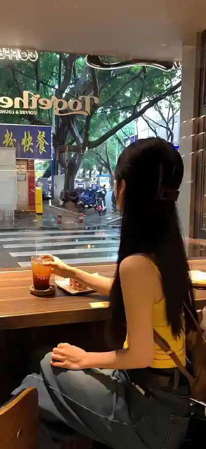 4k休闲壁纸 - 树木 - 美女 - 背影「哲风壁纸」