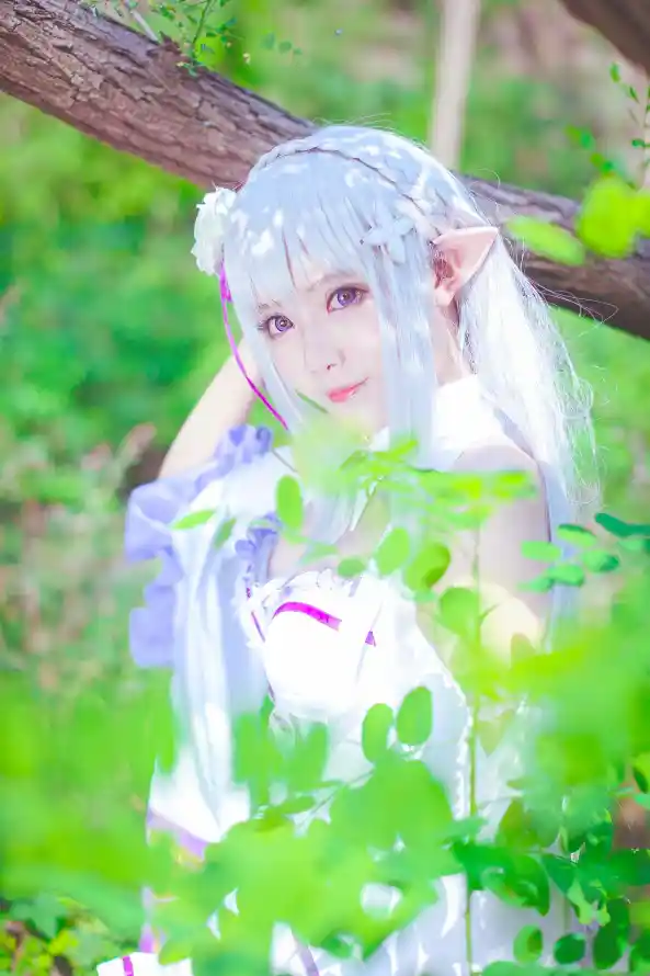 4k少女壁纸 - 尖耳 - 户外 - 树林「哲风壁纸」