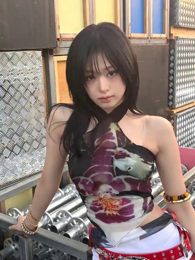 4k手链壁纸 - 黑发 - 郑雅贤 - 印花服饰「哲风壁纸」