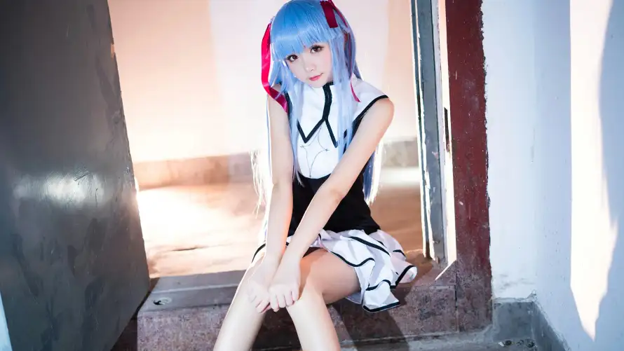 4k坐姿壁纸 - 少女 - 楼梯 - 短裙「哲风壁纸」