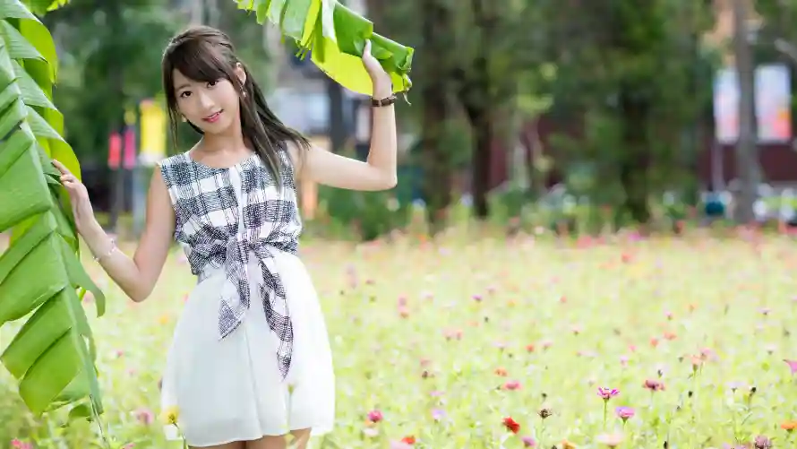 4k夏日壁纸 - 室外 - 少女 - 微笑「哲风壁纸」