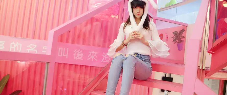 4k坐姿壁纸 - 女生 - 室内 - 长发「哲风壁纸」