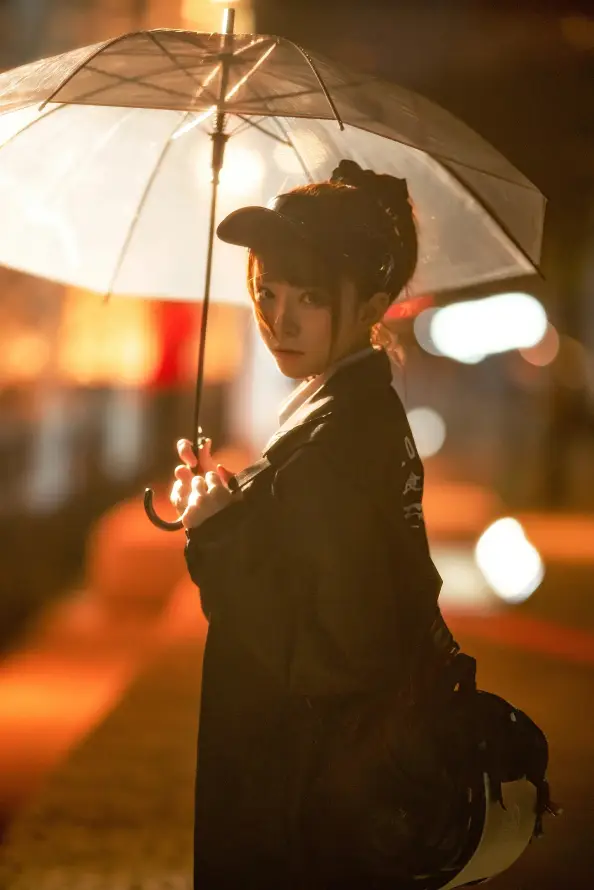4k夜晚壁纸 - 帽子 - 暖光 - 街拍「哲风壁纸」