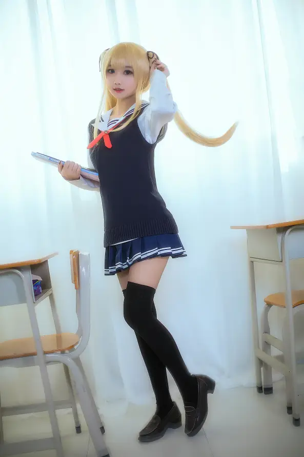 4k书桌壁纸 - 制服 - 教室 - 校园「哲风壁纸」