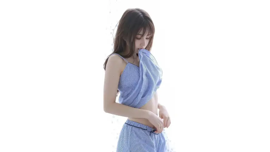 8k写真壁纸-浅蓝色壁纸和吊带-白色背景免费下载「哲风壁纸」