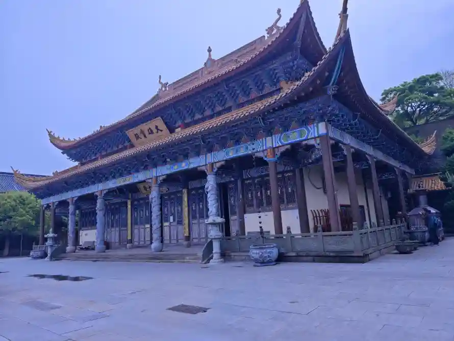 4k寺庙壁纸 - 广场 - 树木 - 石柱「哲风壁纸」