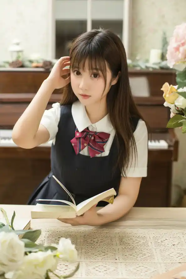 4kjk壁纸 - 书籍 - 制服 - 室内「哲风壁纸」