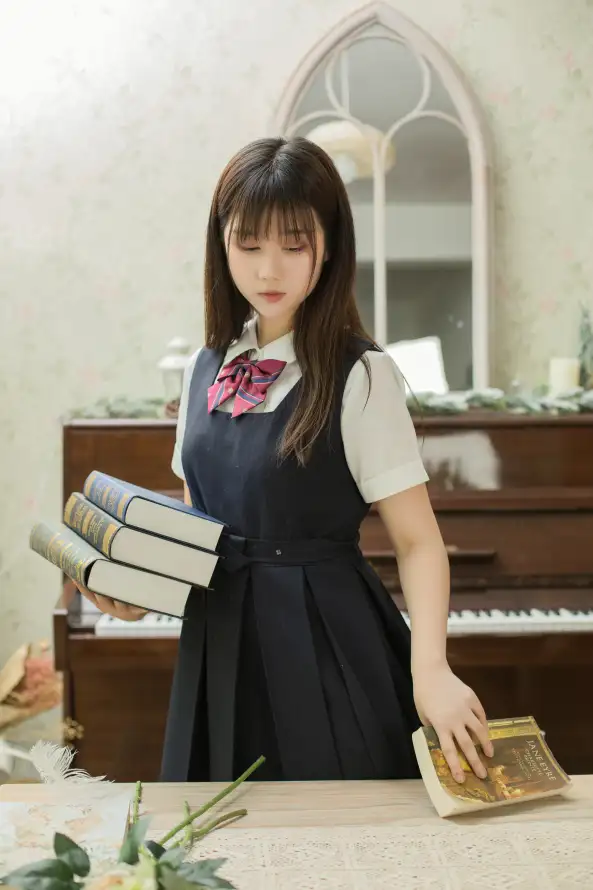 4kjk壁纸 - 书籍 - 制服 - 室内「哲风壁纸」