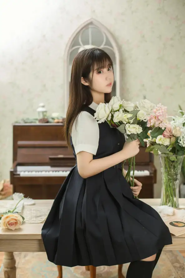 4kjk壁纸 - 室内 - 少女 - 棕发「哲风壁纸」