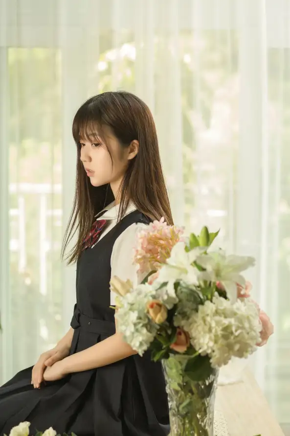 4kjk壁纸 - 侧脸 - 制服 - 室内「哲风壁纸」