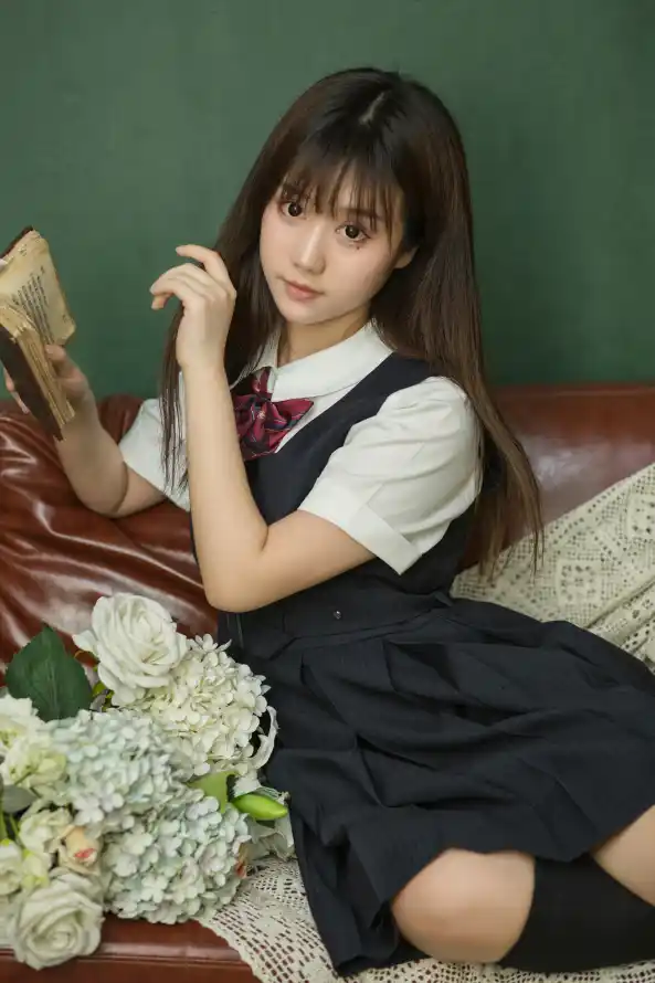4kjk壁纸 - 制服 - 少女 - 沙发「哲风壁纸」