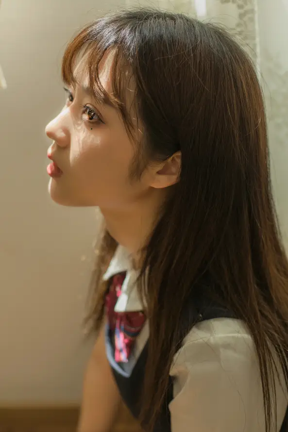 4kjk壁纸 - 人像 - 侧颜 - 制服「哲风壁纸」
