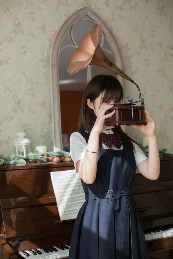 4kjk壁纸 - 乐谱 - 制服 - 室内「哲风壁纸」