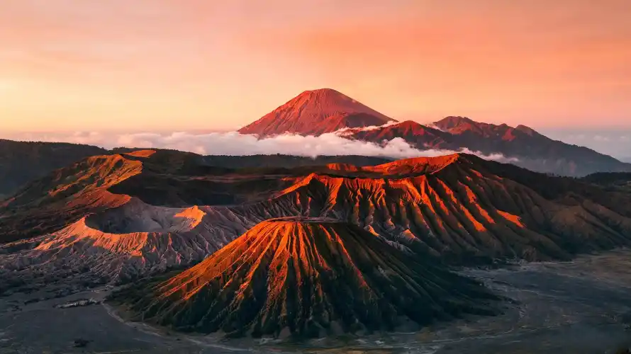 3k云海壁纸-火山口 - 荒漠-壁纸推荐「哲风壁纸」