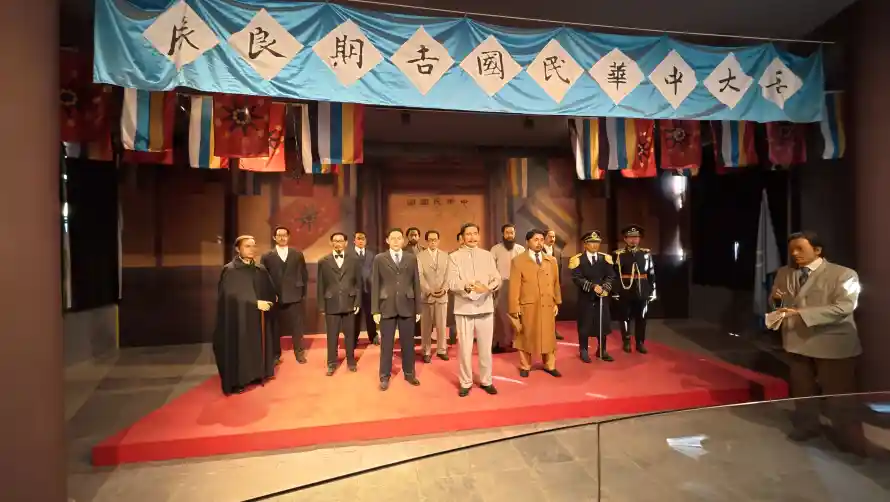 4k军装壁纸-孙中山和展厅-2121壁纸推荐「哲风壁纸」
