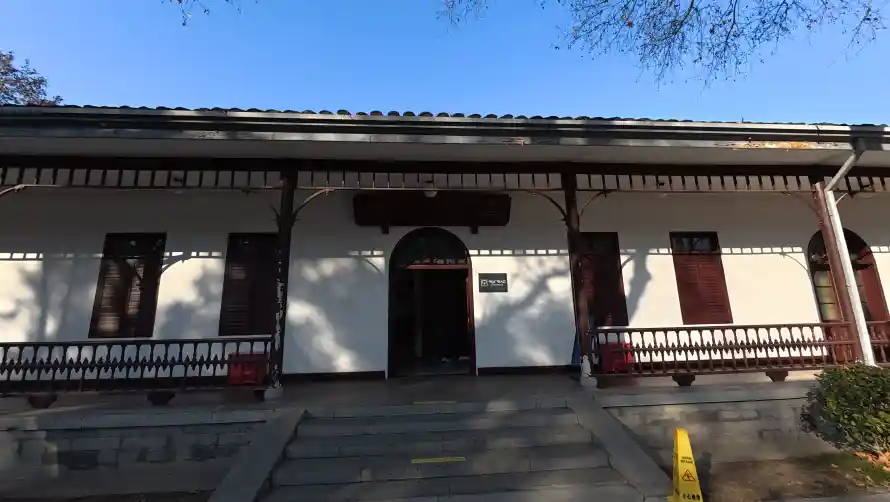 4k回廊壁纸-242和树荫-中式建筑热门的壁纸「哲风壁纸」