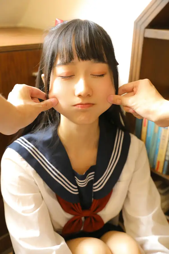 4kjk壁纸 - 室内 - 少女 - 居家「哲风壁纸」
