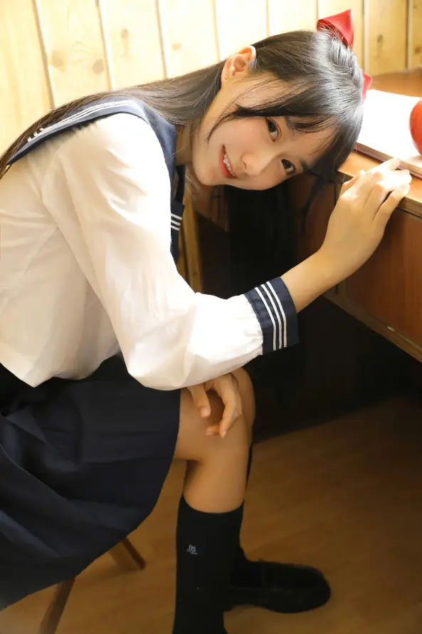 4kjk壁纸 - 制服 - 少女 - 微笑「哲风壁纸」