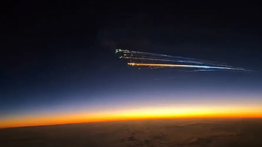 4k太空壁纸-大气层壁纸和尾焰-星舰坠毁壁纸分享「哲风壁纸」