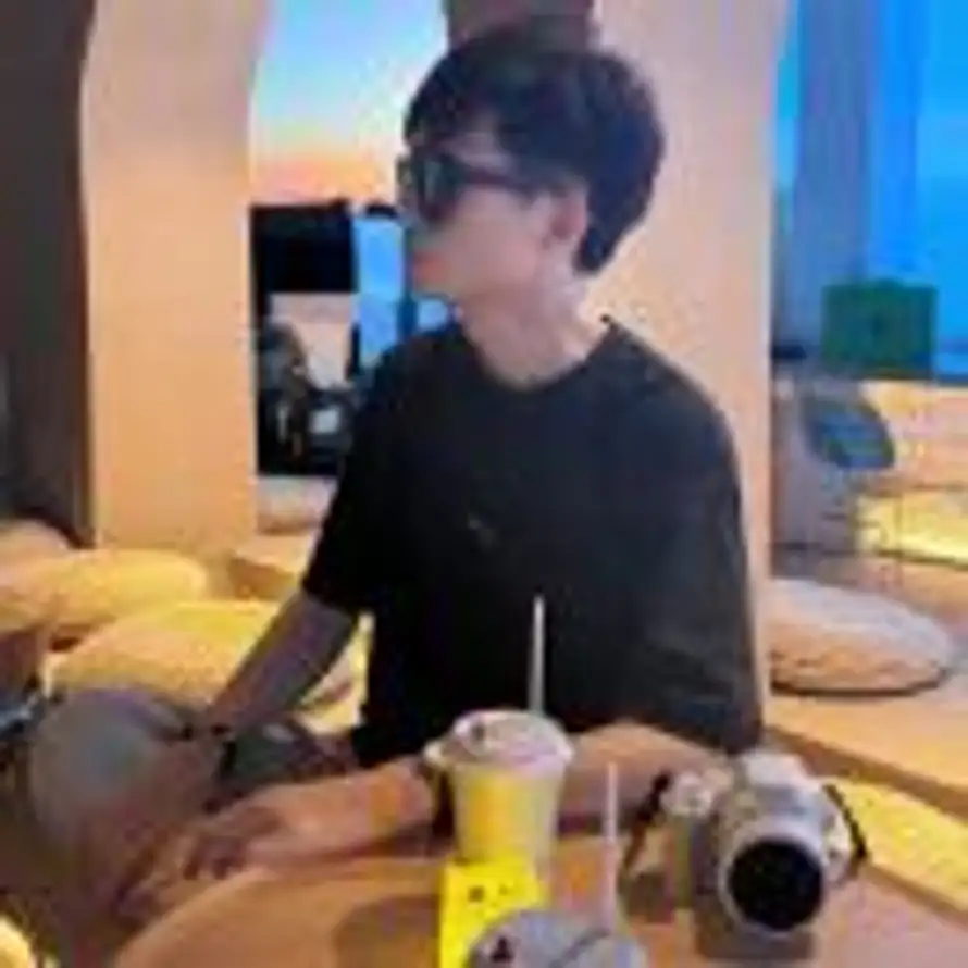 A 阿平|资深领队|医美 15858239520的头像