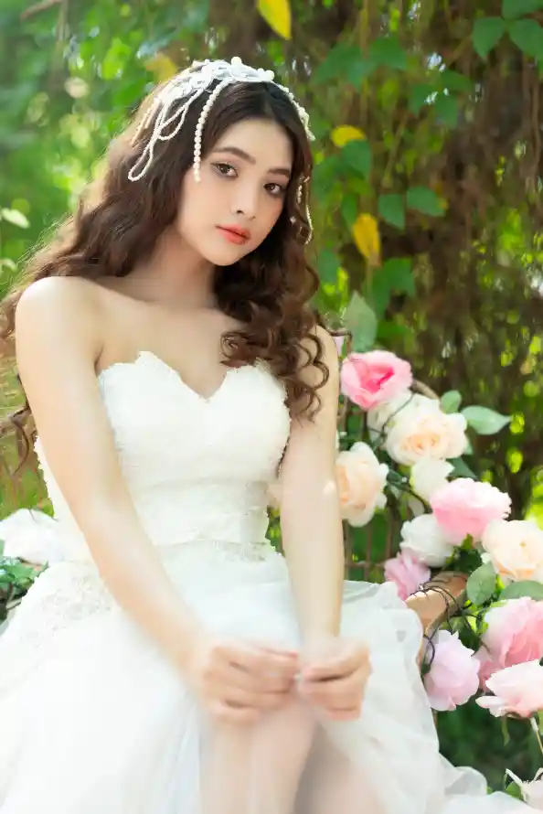 4k写真壁纸 - 卷发 - 婚纱 - 户外「哲风壁纸」