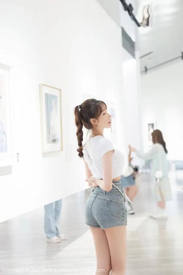4k人像壁纸 - 画廊 - 穿搭 - 简约「哲风壁纸」