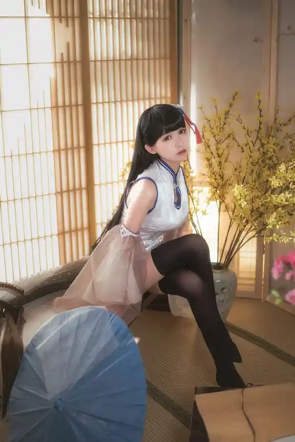 4k黑发壁纸 - 长发 - 美女 - 室内「哲风壁纸」