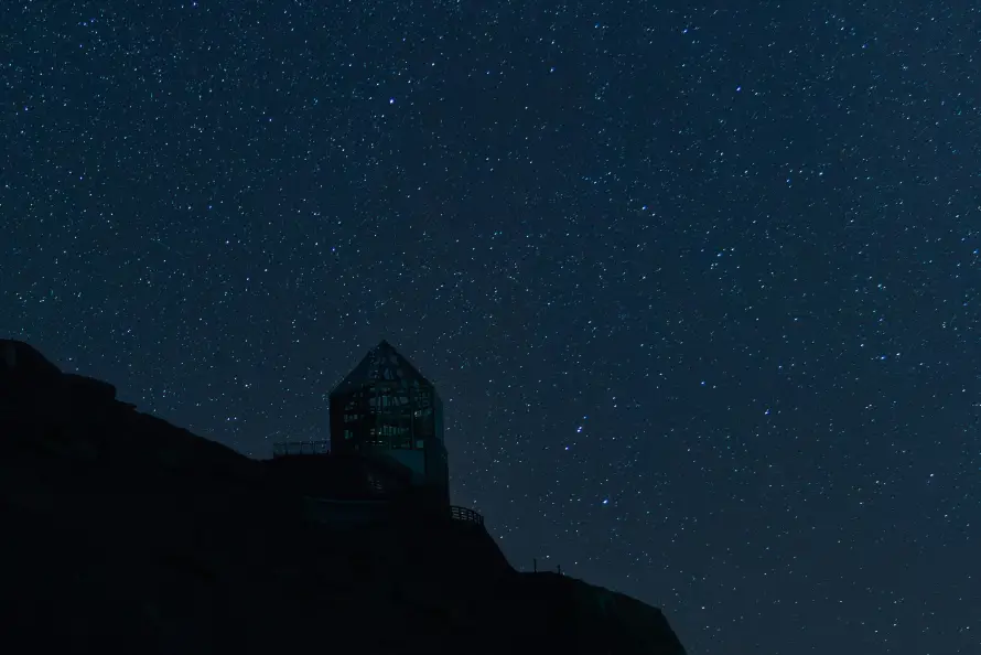 4k夜晚壁纸 - 夜空 - 山峰 - 户外「哲风壁纸」