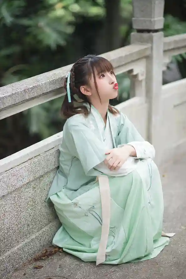 4k写真壁纸 - 古风 - 坐姿 - 少女「哲风壁纸」