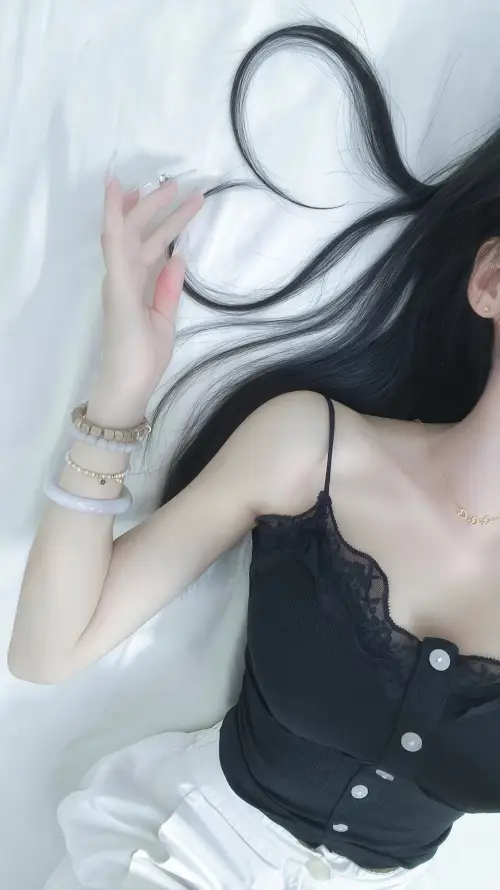 4k头发壁纸 - 女生 - 居家 - 手链「哲风壁纸」