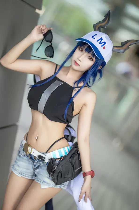 4k户外壁纸 - 红瞳 - 背包 - 蓝发「哲风壁纸」