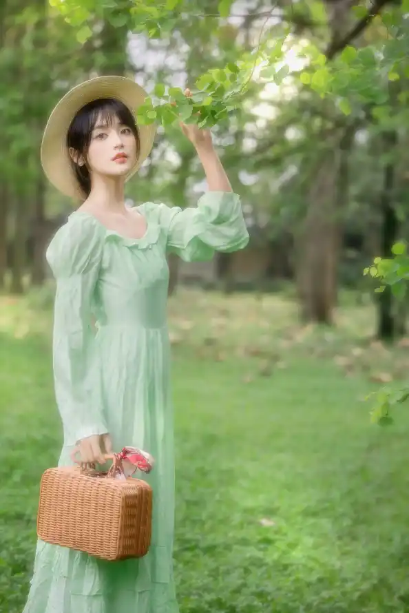 4k少女壁纸 - 户外 - 树林 - 森系「哲风壁纸」