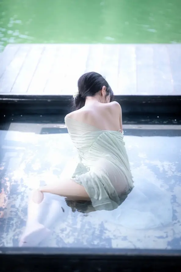 4k夏日壁纸 - 少女 - 扎发 - 木船「哲风壁纸」