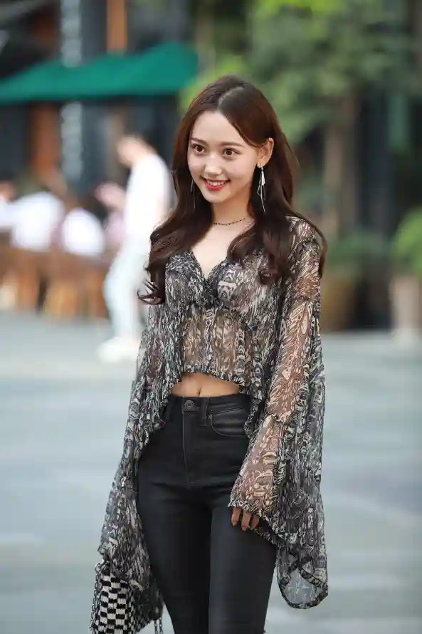 4k卷发壁纸 - 性感 - 户外 - 美女「哲风壁纸」