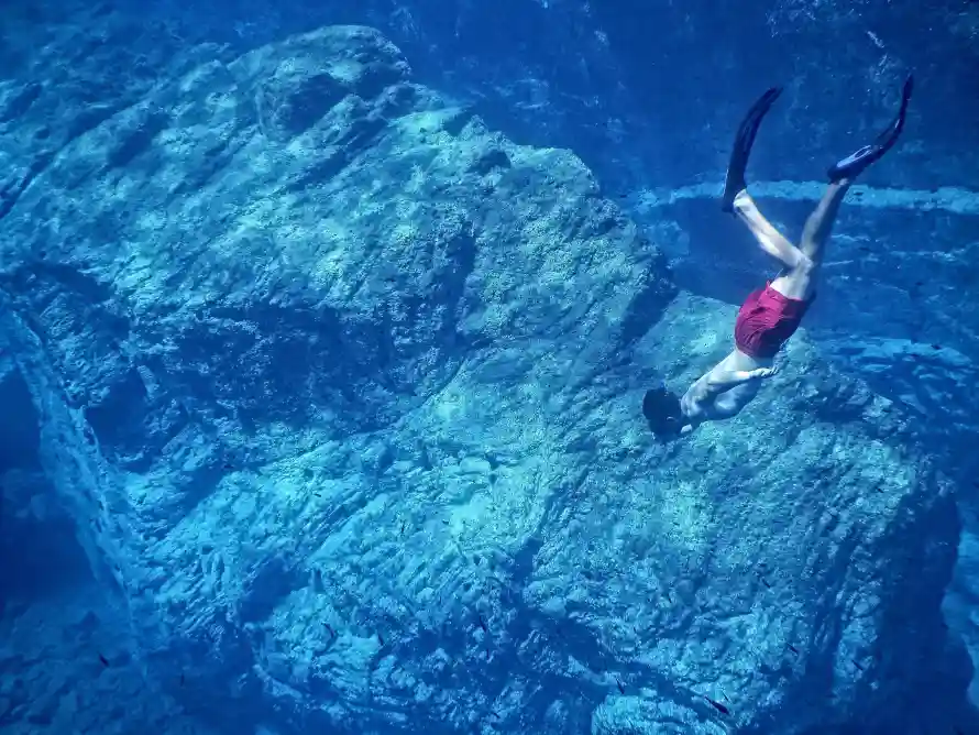 4k深海壁纸 - 潜水 - 海洋 - 水下「哲风壁纸」