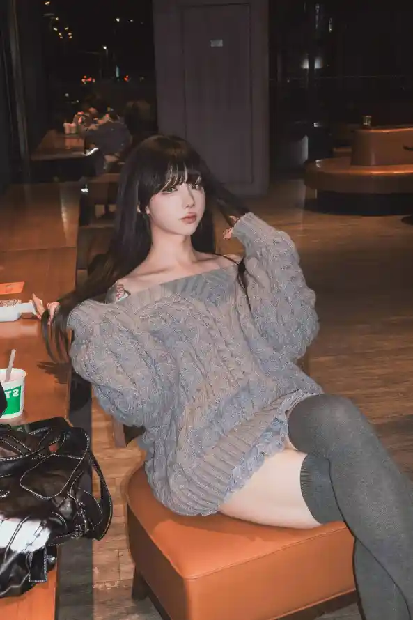 4k休闲壁纸 - 坐姿 - 室内 - 美女「哲风壁纸」