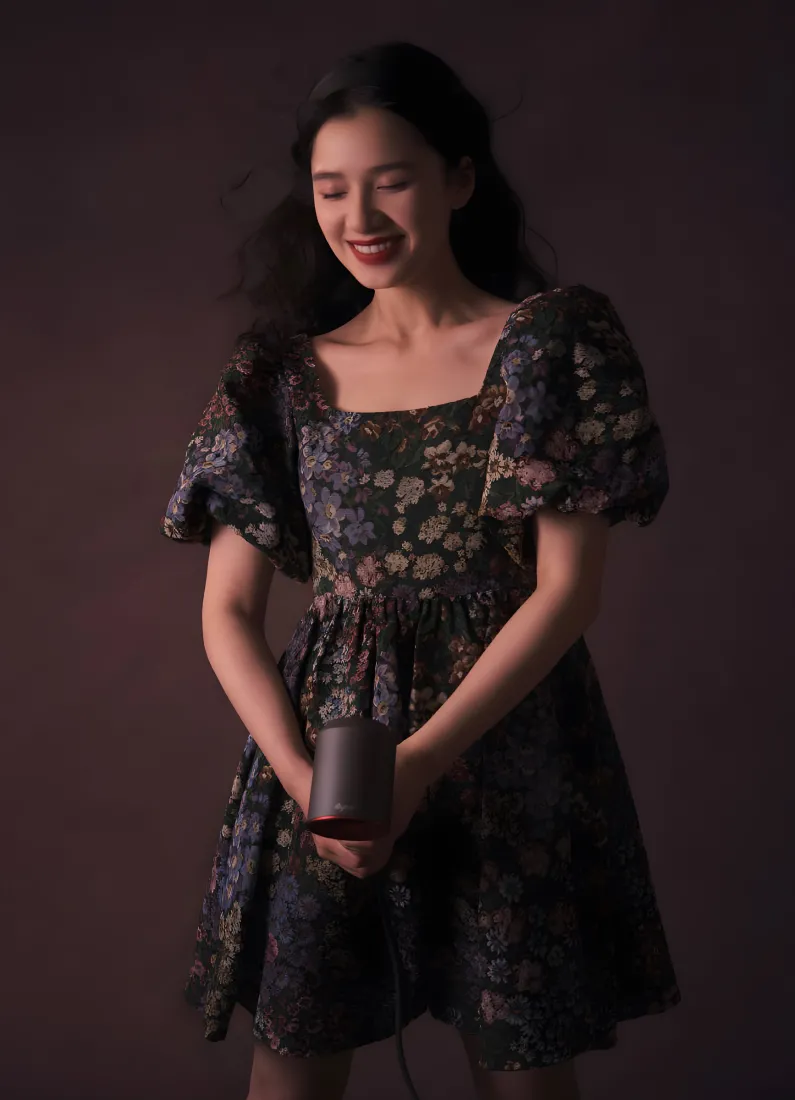 《张婧仪》手机壁纸-油画风背景图片碎花裙「哲风壁纸」