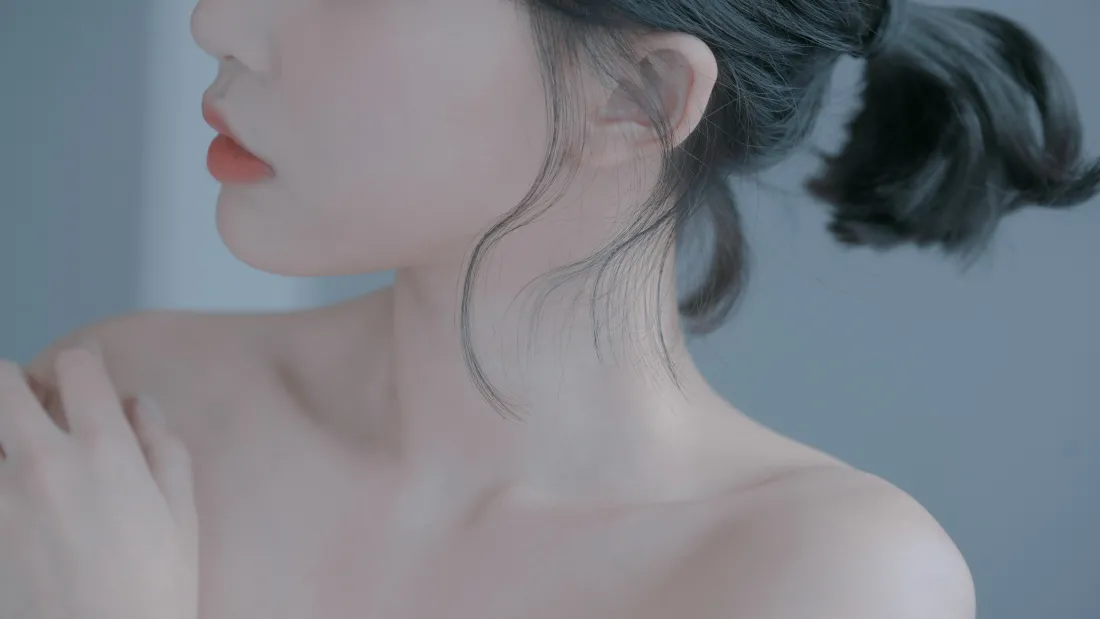 4k美女壁纸｜优雅盘发美女背景图片 - 清新「哲风壁纸」