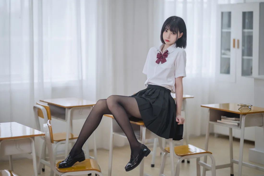 4kJK制服少女壁纸｜教室背景图片 - 青春风「哲风壁纸」