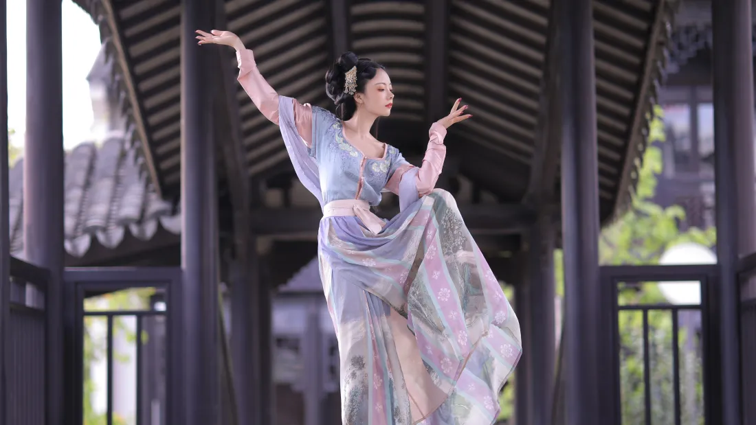 4k古风美女壁纸｜亭台楼阁背景图片 - 起舞图「哲风壁纸」