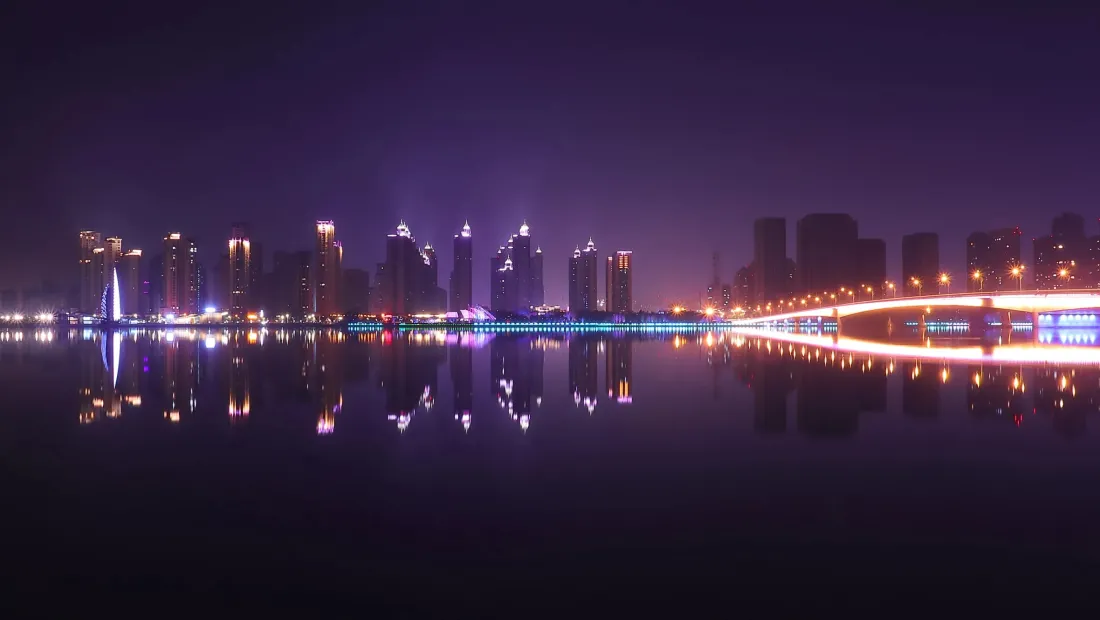 2k都市夜景壁纸｜水面倒影背景图片 - 风景「哲风壁纸」
