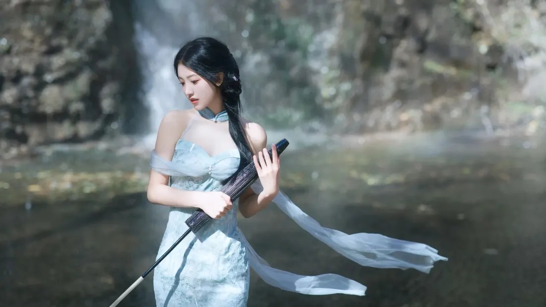 2k古风侠女壁纸｜山水瀑布背景图片 - 剑舞清影「哲风壁纸」