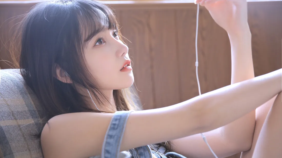 4k少女清纯壁纸｜居家背景图片 - 耳机时光「哲风壁纸」