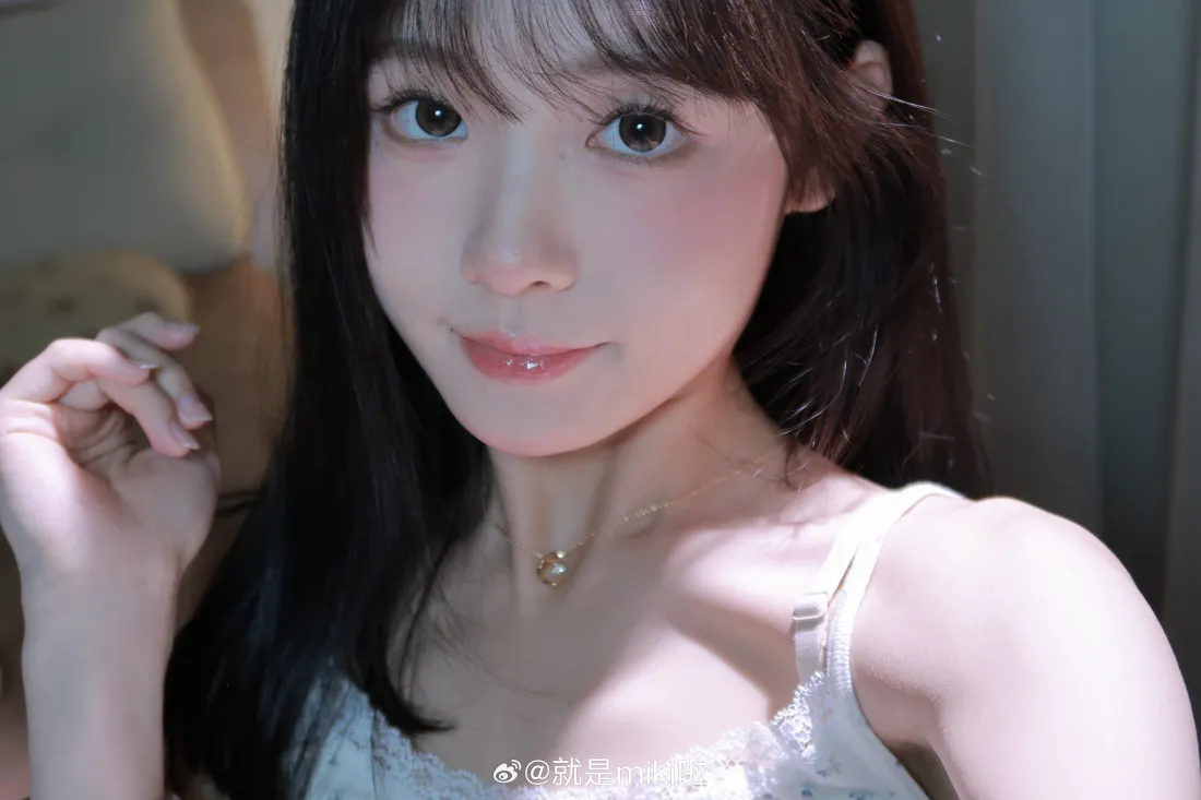 5k少女壁纸｜清新背景图片 - 长发甜妹「哲风壁纸」