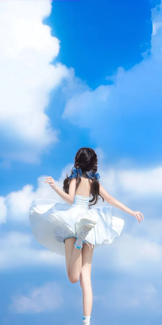双马尾少女手机壁纸｜蓝天白云背景图片 - 奔跑少女「哲风壁纸」