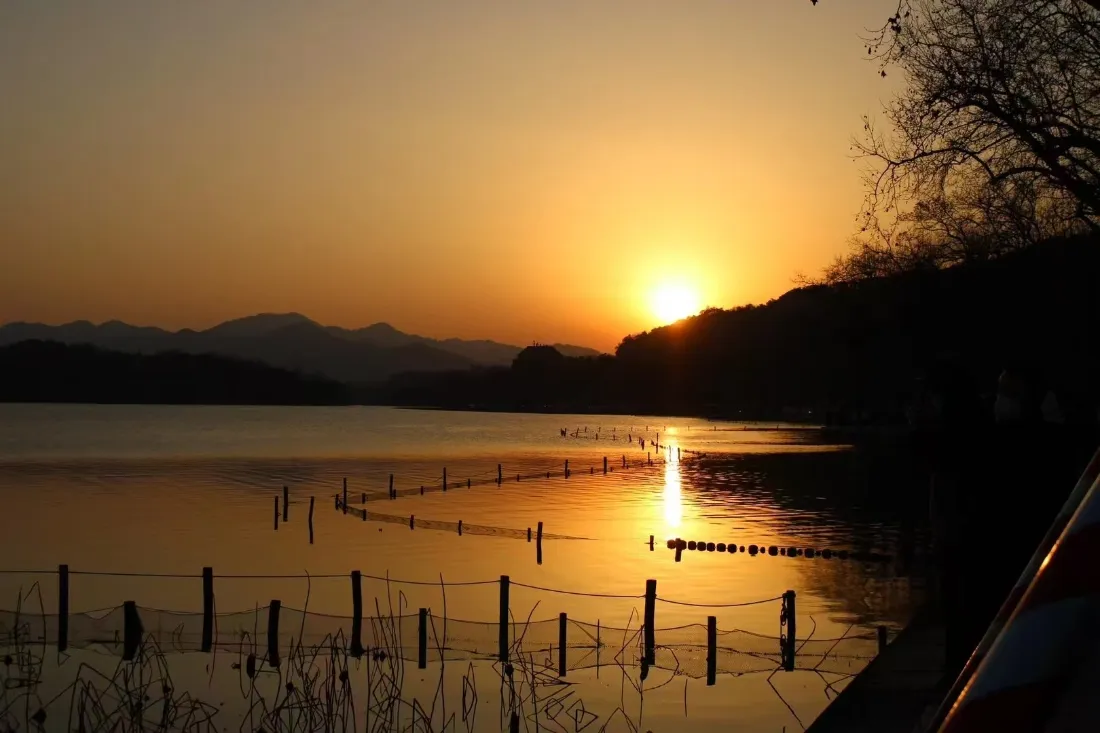 2k西湖夕阳壁纸｜湖景背景图片 - 落日黄昏「哲风壁纸」