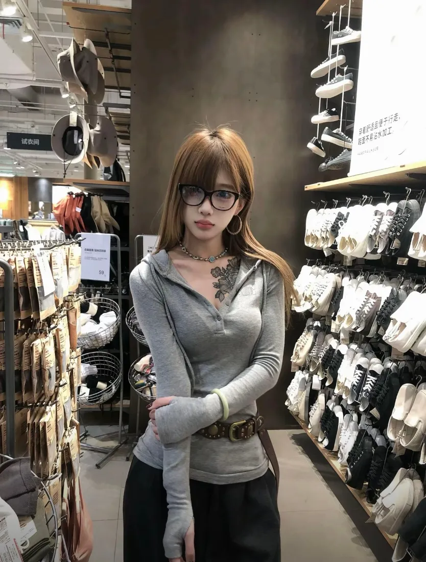 张敏 小菜是我手机壁纸｜服装店 - 灰色上衣「哲风壁纸」